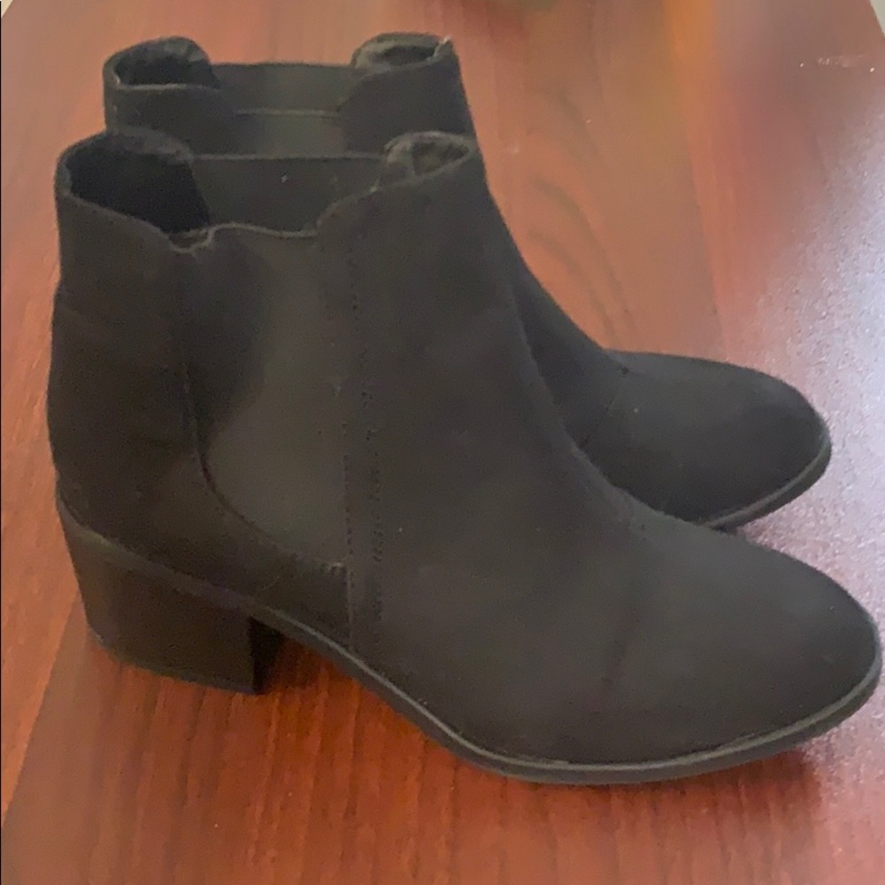 Black Chelsea boots